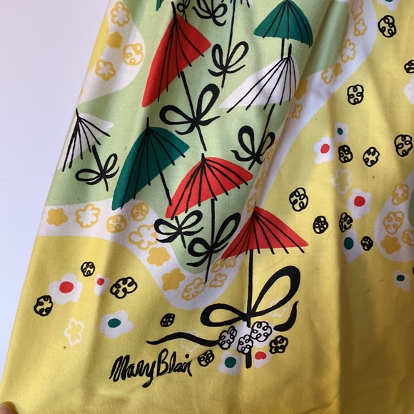 Pinup Couture Yellow Circle Skirt with Parasol/Umbrella Print Mary Blair - Picture 2 of 5